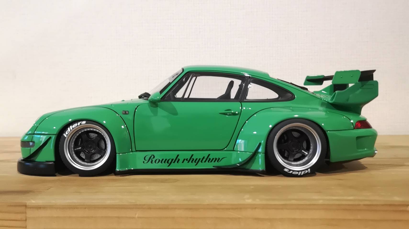 AUTO ART 1/18 COMPOSITE PORSCHE RWB 993 GREEN – ขายของเล่น